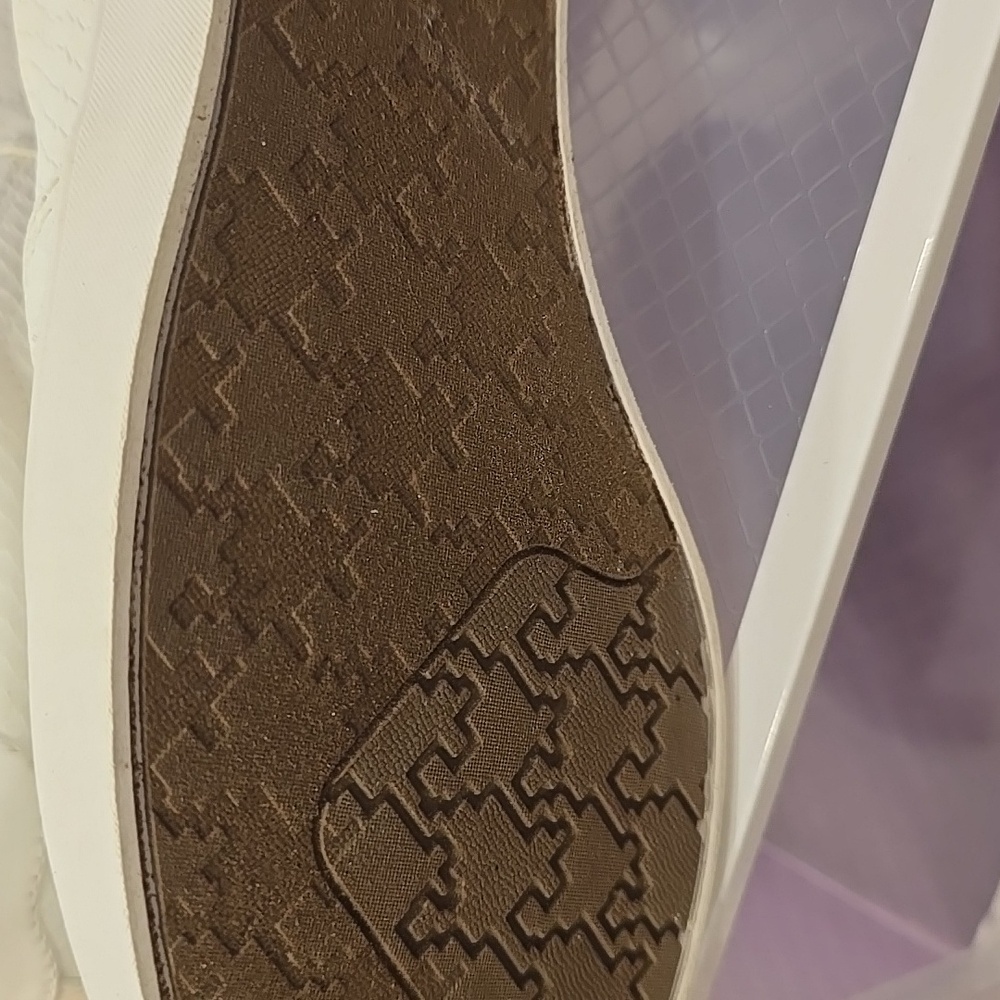 Shoes - Picture 3 of 4